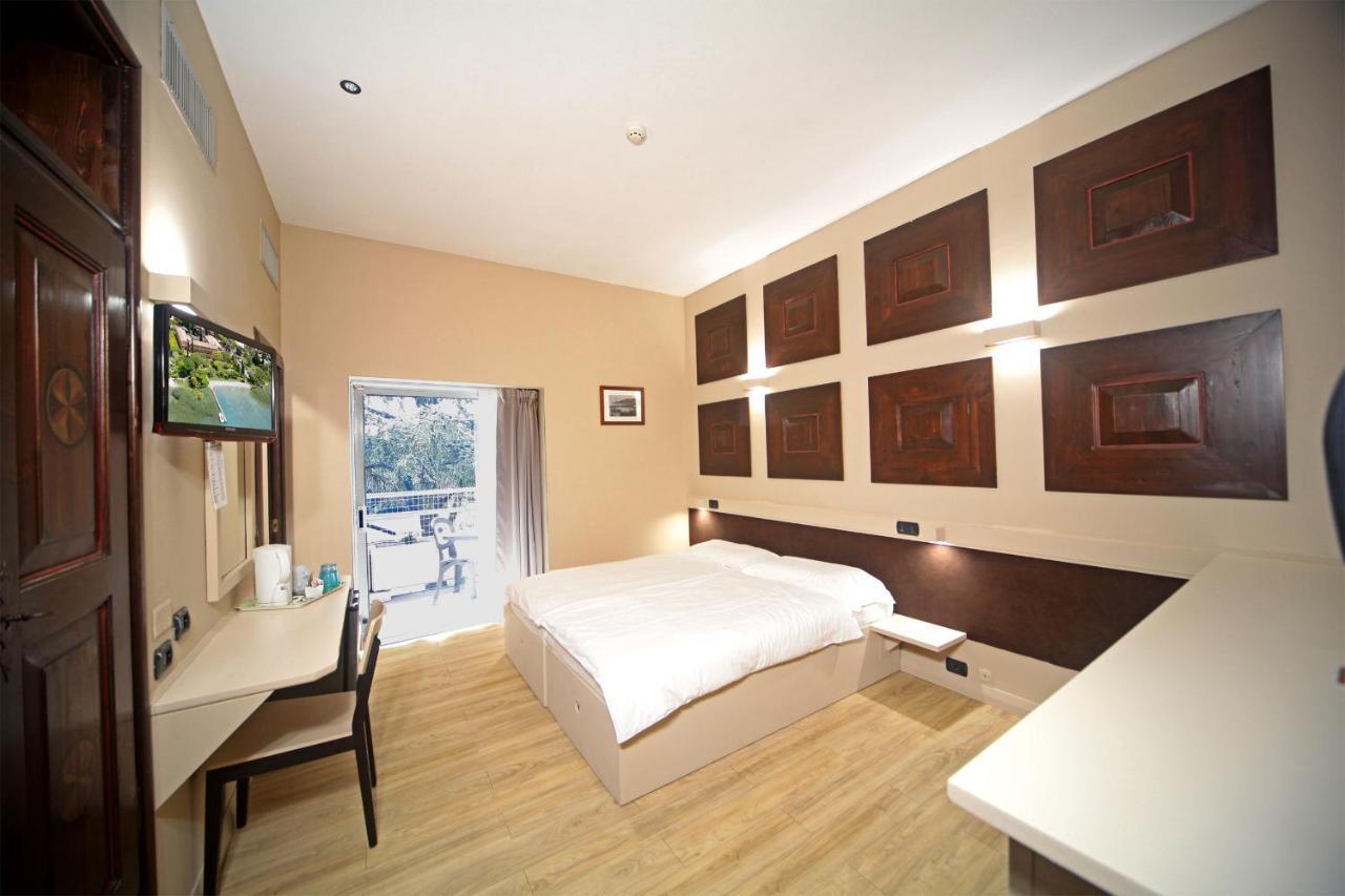 Hotel La Pauel Сирмионе Экстерьер фото
