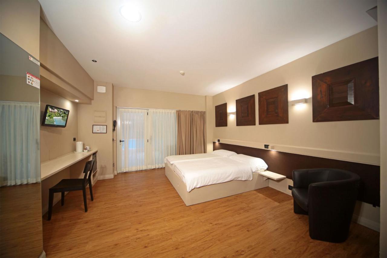 Hotel La Pauel Сирмионе Экстерьер фото
