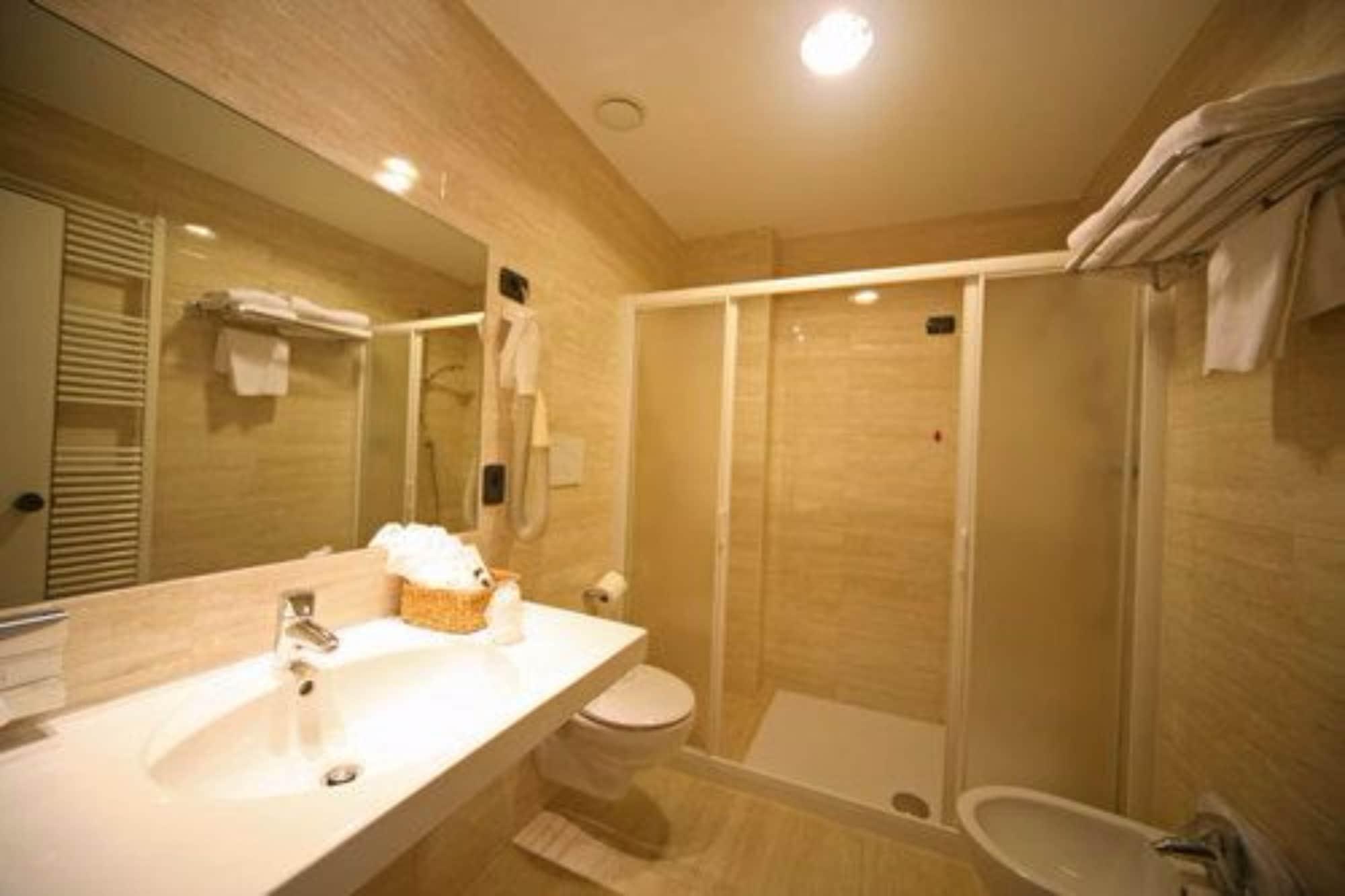 Hotel La Pauel Сирмионе Экстерьер фото