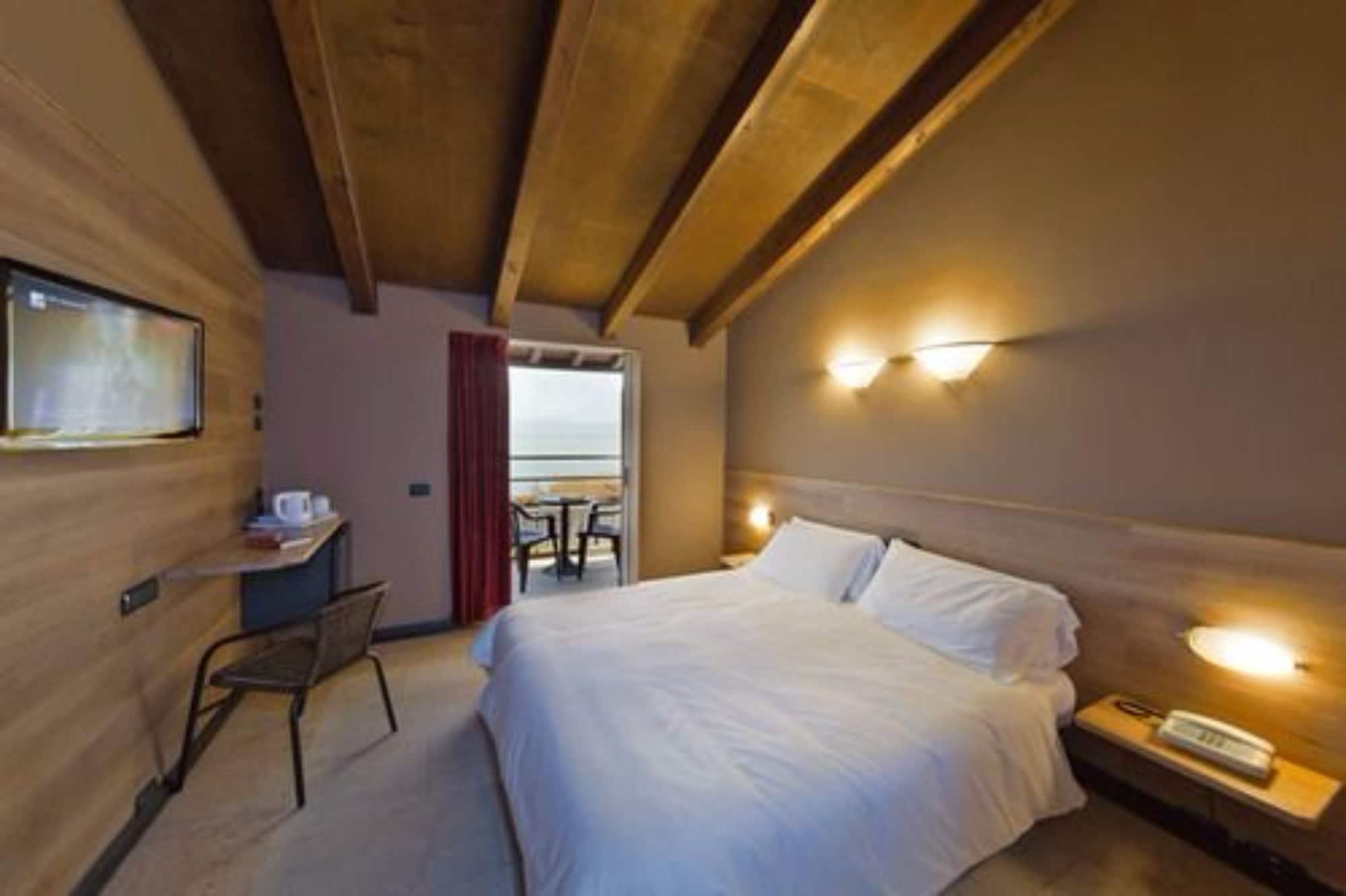 Hotel La Pauel Сирмионе Экстерьер фото