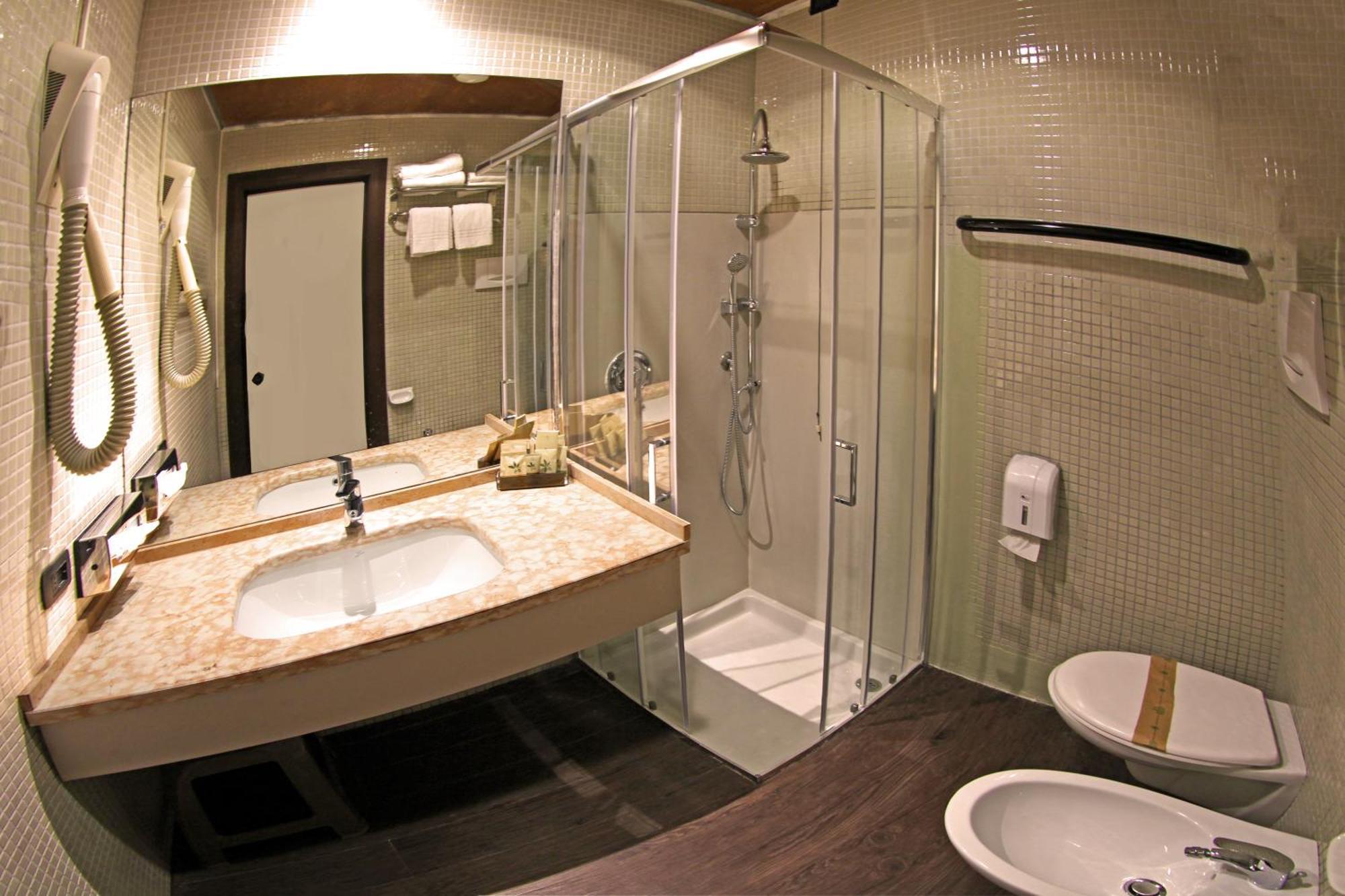 Hotel La Pauel Сирмионе Экстерьер фото
