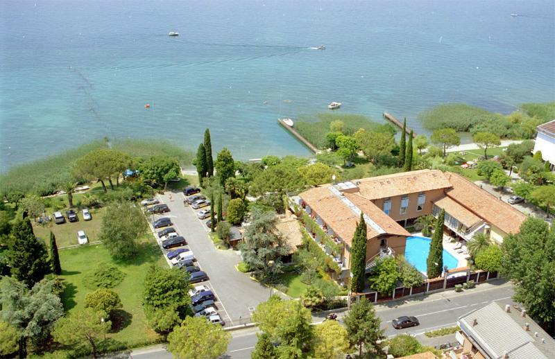 Hotel La Pauel Сирмионе Экстерьер фото